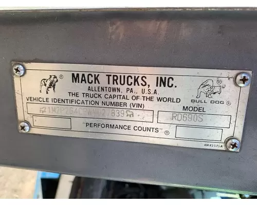MACK RD690S Cab