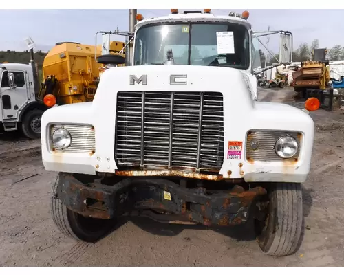 MACK RD690S Cab