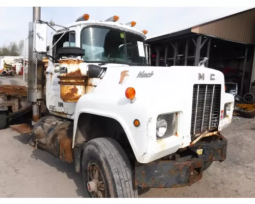 MACK RD690S Cab