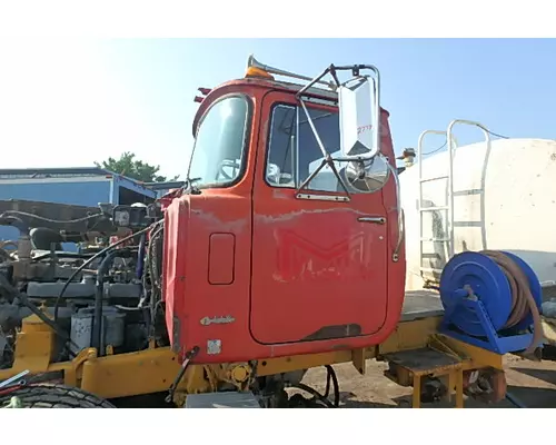 MACK RD690S Cab