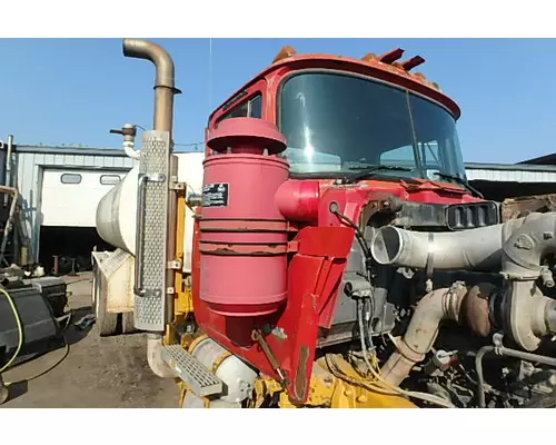 MACK RD690S Cab