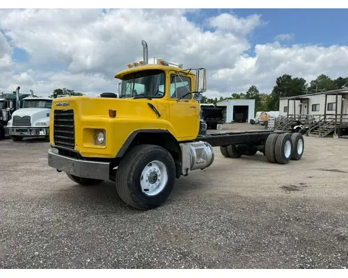 MACK RD690S Complete Vehicle