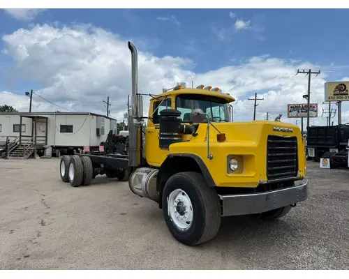 MACK RD690S Complete Vehicle