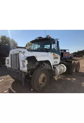 MACK RM686S Cab