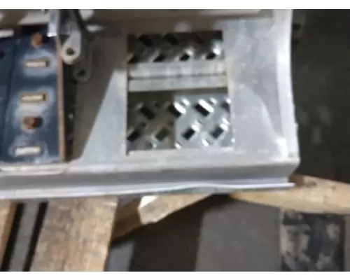 MACK TD713 Spoiler, Front