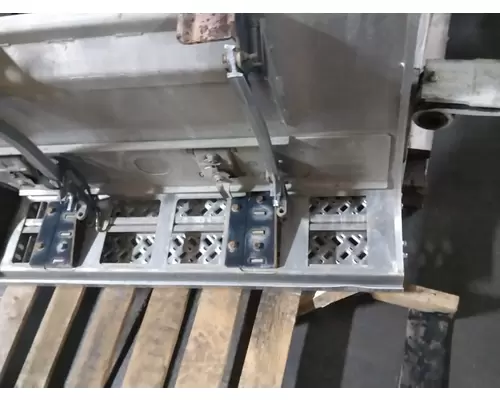 MACK TD713 Spoiler, Front
