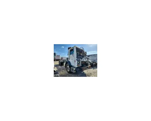 MACK U686T Complete Vehicle