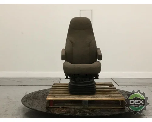 MACK VNL300 8521 front seat, complete OEM# 21615566 in Advance, NC 