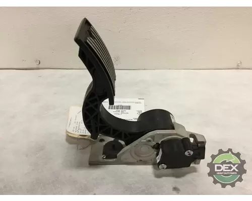 MACK  2711 accelerator pedal