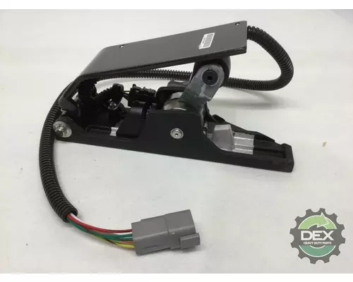 MACK  2711 accelerator pedal