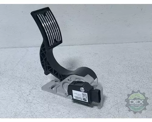 MACK  2711 accelerator pedal