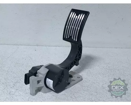 MACK  2711 accelerator pedal