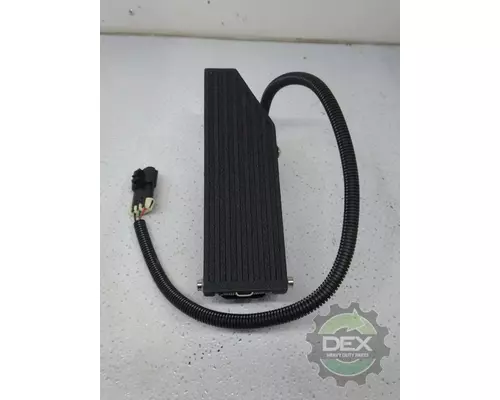 MACK  2711 accelerator pedal