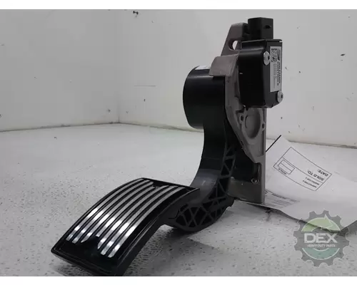 MACK  2711 accelerator pedal