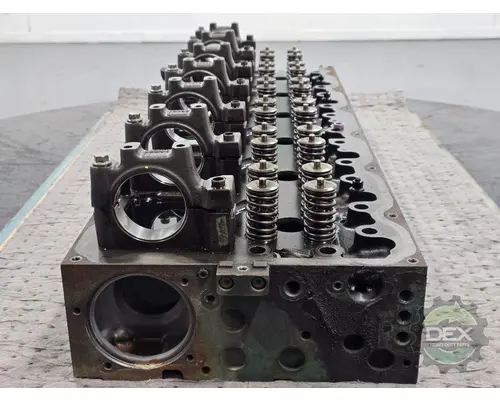 MACK  Cylinder Head