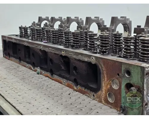 MACK  Cylinder Head