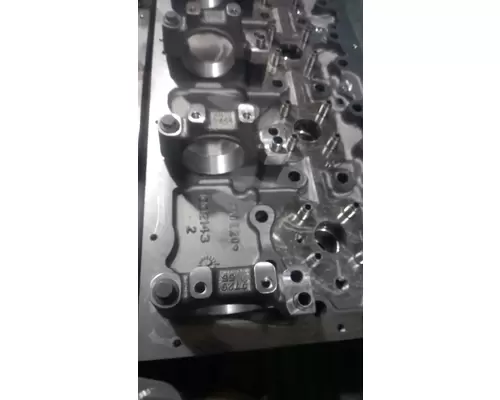 MACK  Cylinder Head
