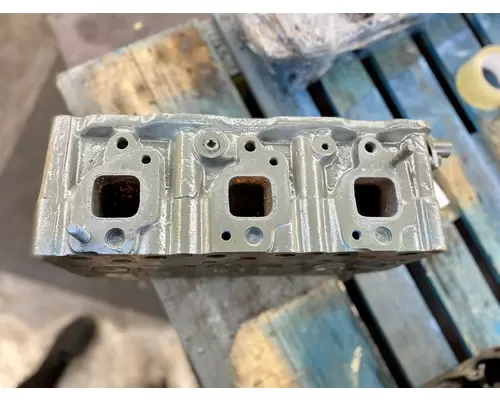 MACK  Cylinder Head