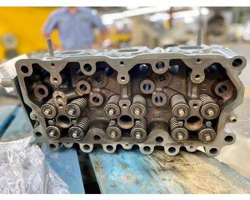 MACK  Cylinder Head