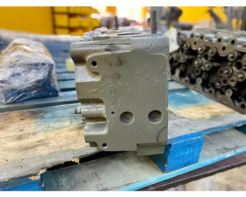 MACK  Cylinder Head