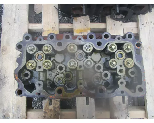 MACK  Cylinder Head