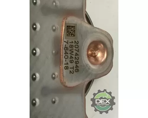MACK  Engine Oil Cooler