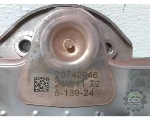 MACK  Engine Oil Cooler
