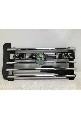 MACK  Grille