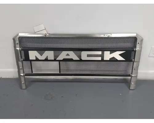 MACK  Grille