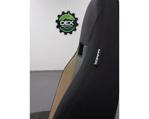 MACK  Seat, Front