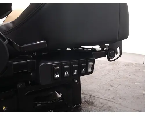 MACK  Seat, Front