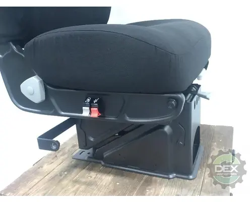 MACK  Seat, Front