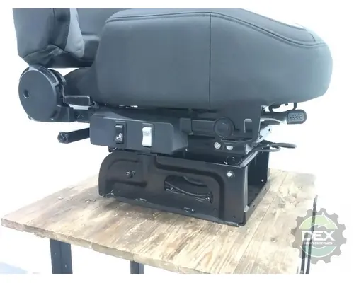 MACK  Seat, Front