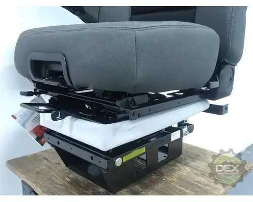 MACK  Seat, Front