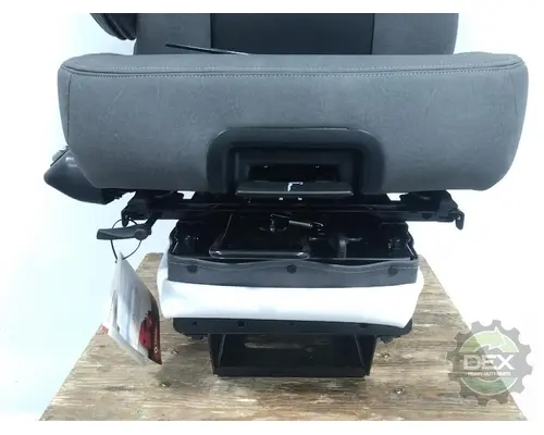 MACK  Seat, Front