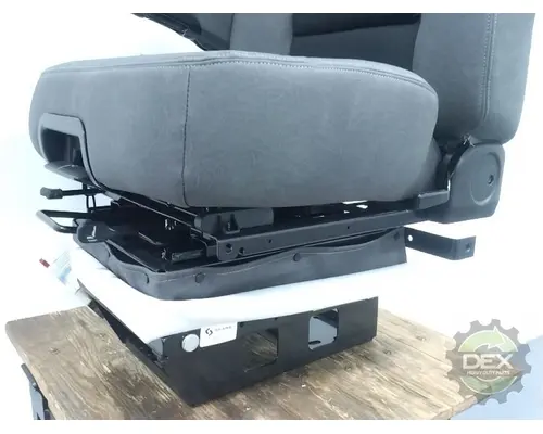 MACK  Seat, Front