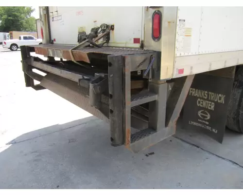 MAXON 72-25/30 SERIES LIFT GATE ASSEMBLY