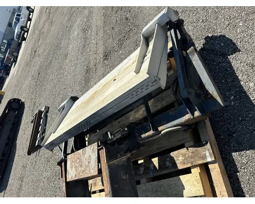 MAXON GPT3 Tuk-A-Way Liftgate Liftgates  Tailgates