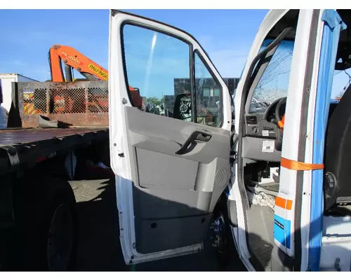 MERCEDES-BENZ SPRINTER 3500 DOOR ASSEMBLY, FRONT