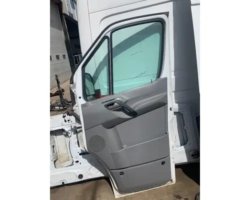 MERCEDES-BENZ Sprinter Door Assembly, Front