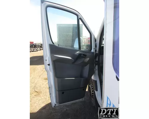 MERCEDES-BENZ Sprinter Door Assembly, Front