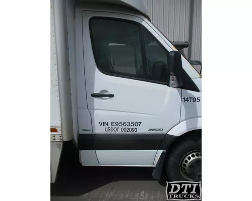 MERCEDES-BENZ Sprinter Door Assembly, Front