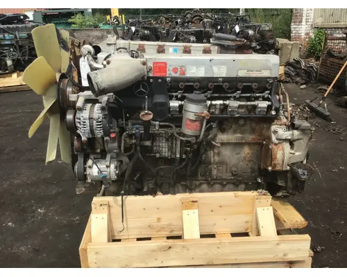MERCEDES AT9500 Engine Assembly