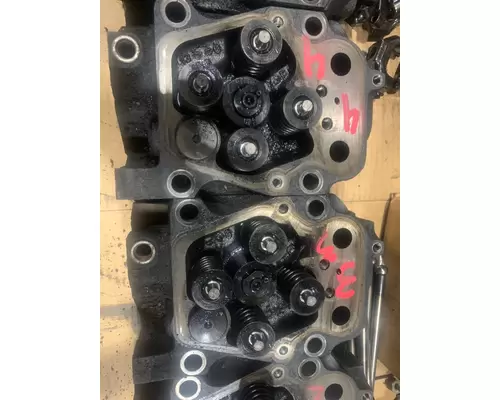 MERCEDES MBE4000 Cylinder Head