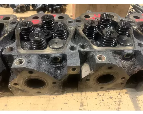 MERCEDES MBE4000 Cylinder Head