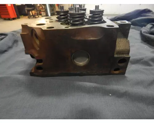 MERCEDES MBE4000 Cylinder Head