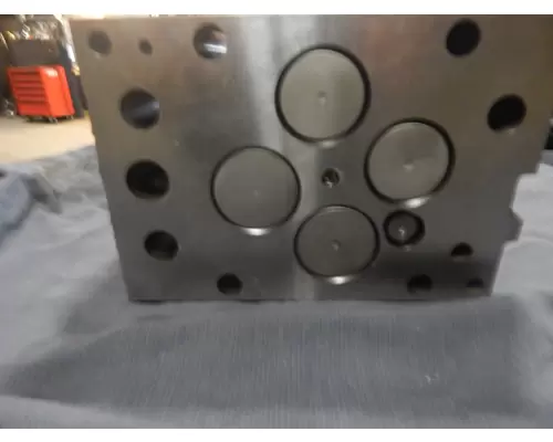 MERCEDES MBE4000 Cylinder Head