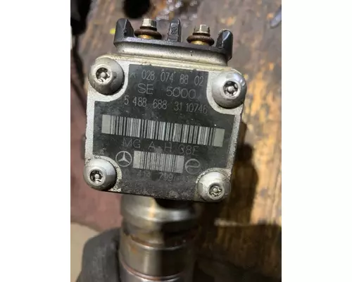 MERCEDES MBE4000 Fuel Injector