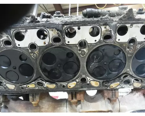 MERCEDES MBE900 Cylinder Head