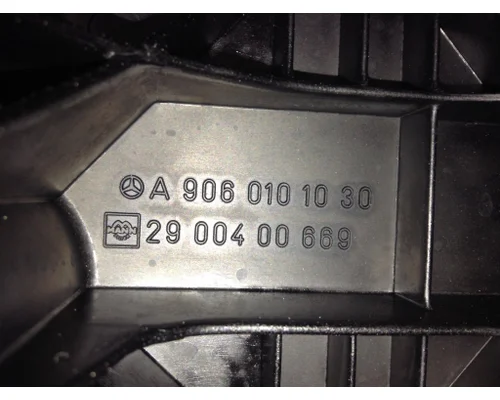 MERCEDES MBE900 Engine Valve Cover